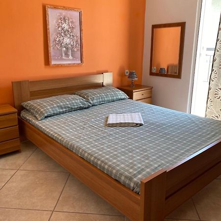 Roula Apartment Неи Порои Екстериор снимка